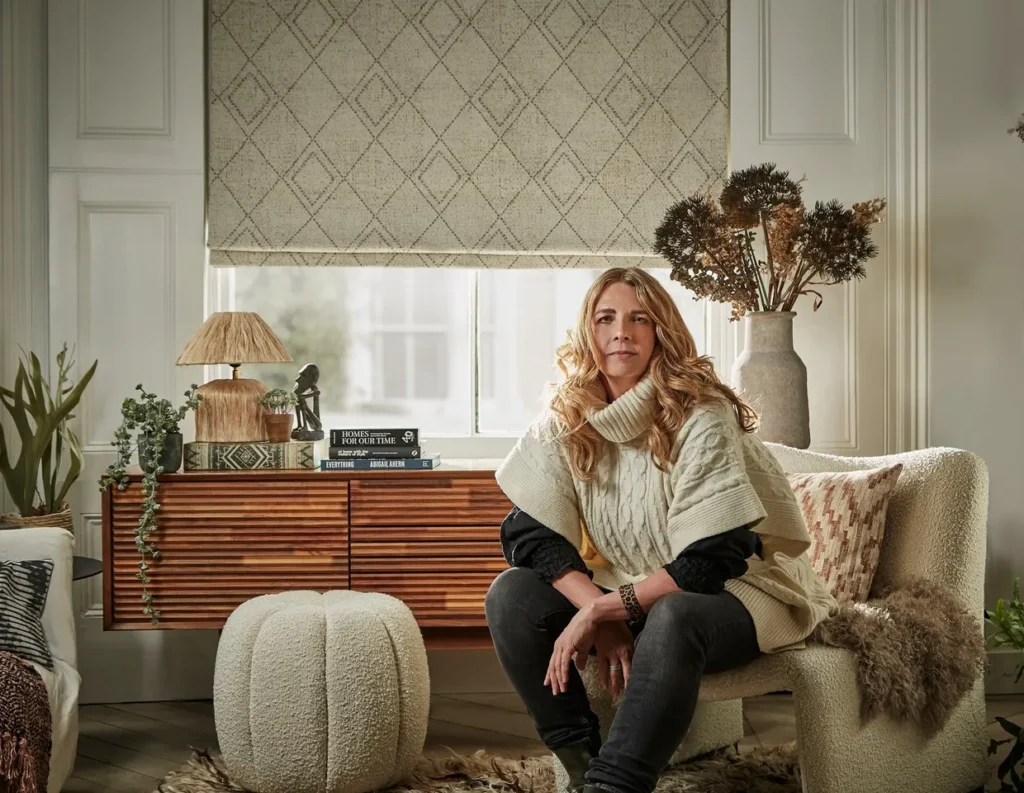 hil-2023-abigail-ahern_pr_ober-etch_roman-blind_with-abigail_landscape0411